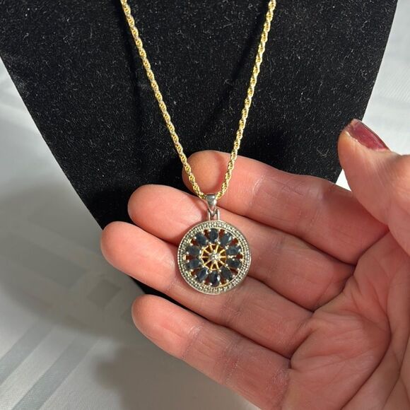 Elegant Gold and Silver 925 Pendant Necklace - Picture 3 of 7